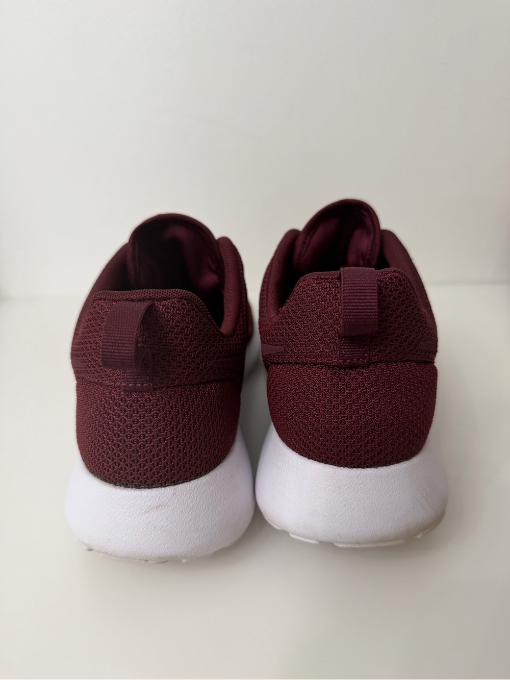 Nike Men’s Maroon Mesh Athletic Sneakers with White Soles Size 11.5 - Picture 5 of 10
